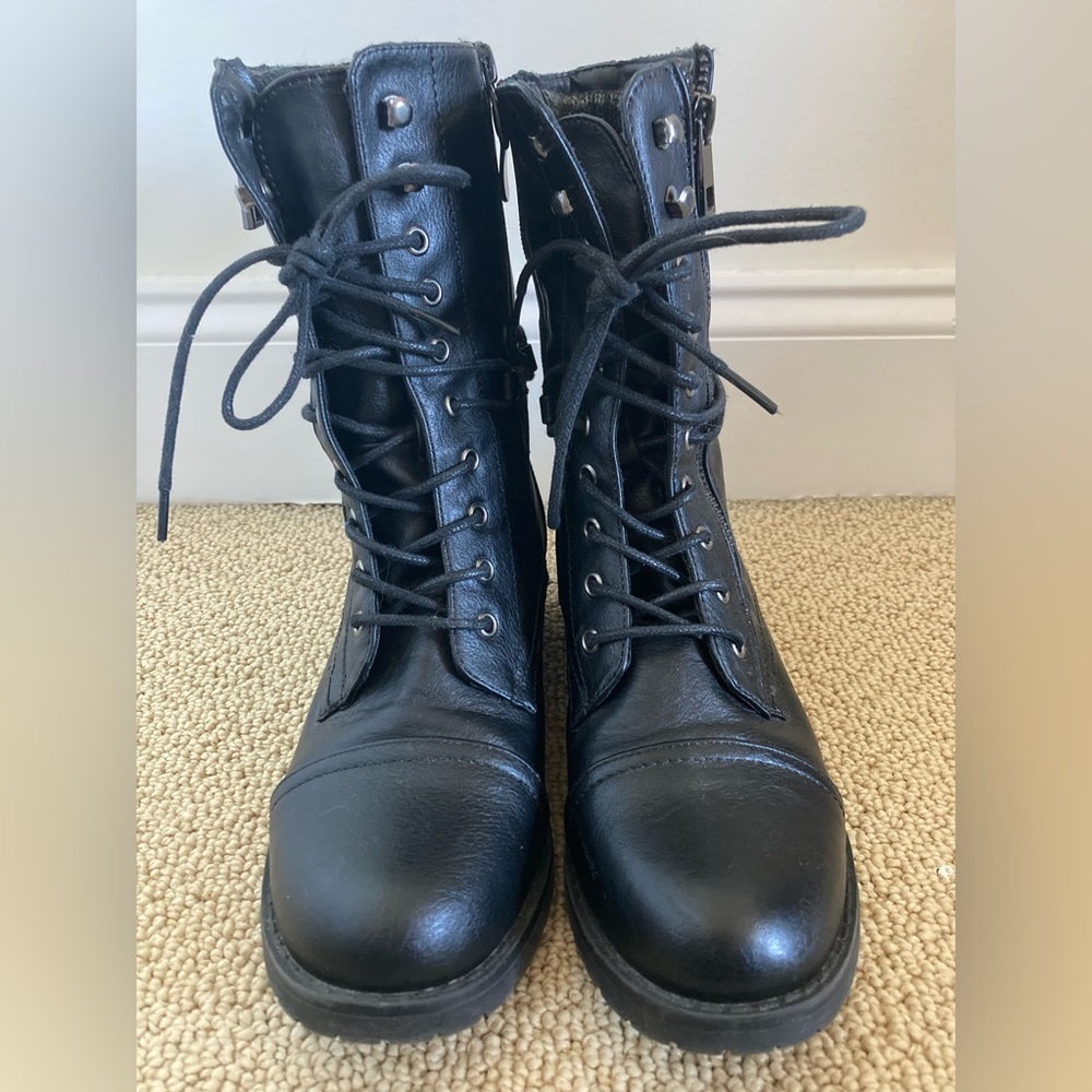Women’s Dreampairs black combat boots, size 8.
